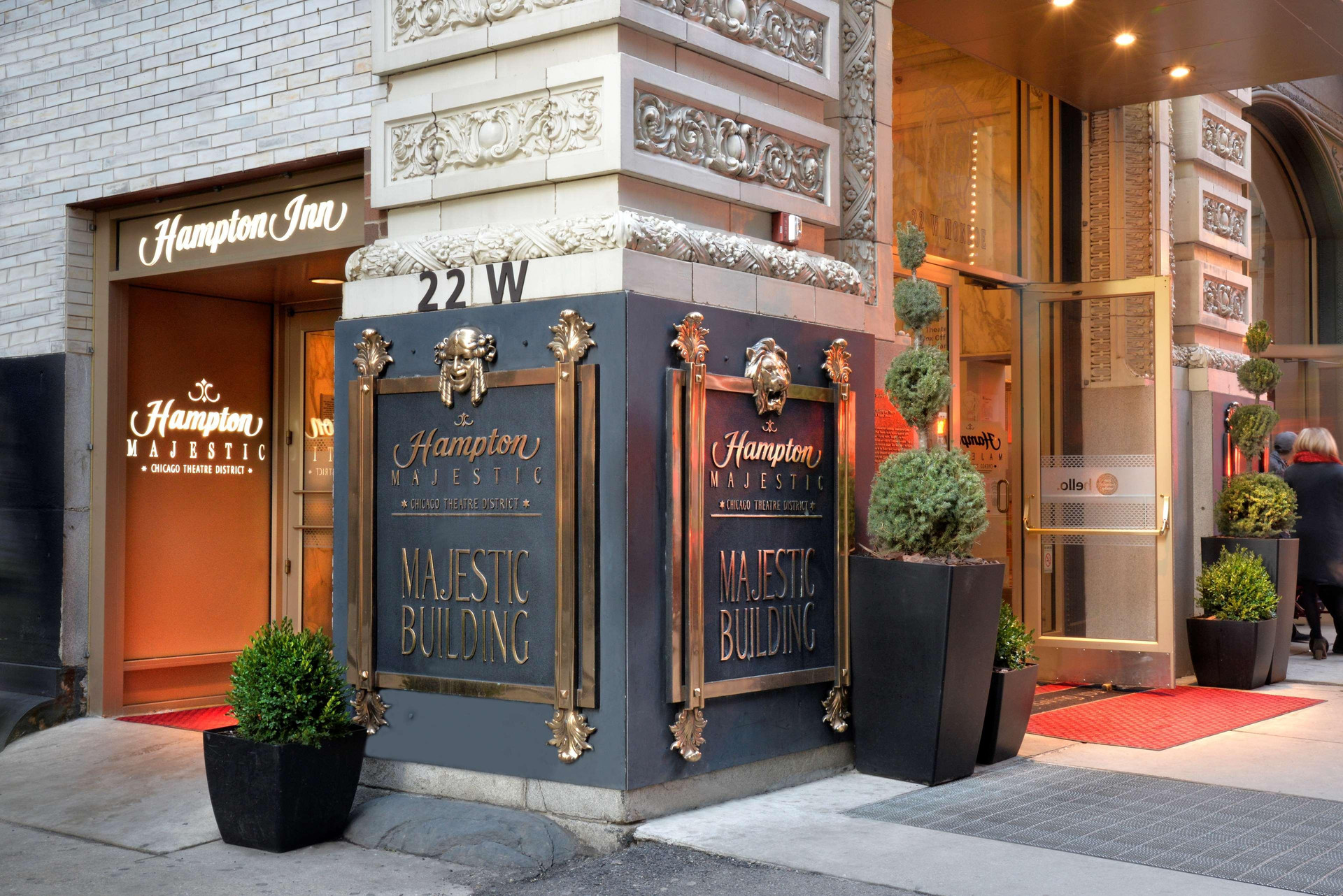 Vista Exterior Hampton Inn Majestic Chicago Theatre District