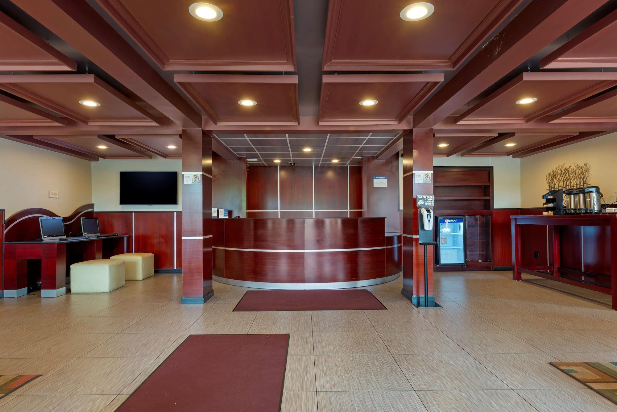 Vista Lobby Best Western Plus Poconos Hotel