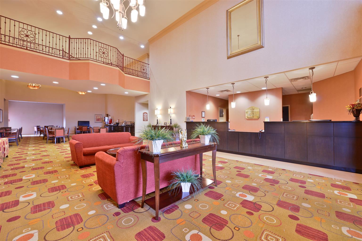 Vista Lobby Hampton Inn White House