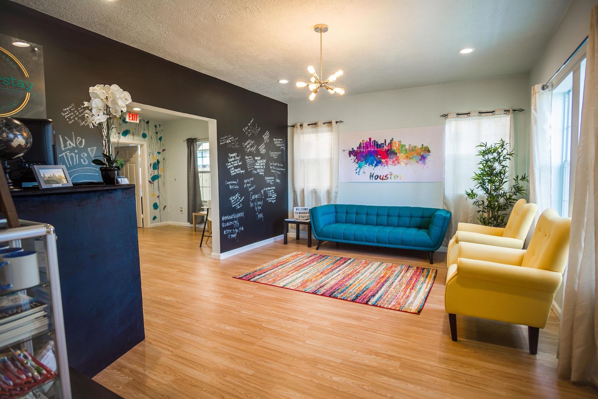 Varios Wanderstay Houston Hostel