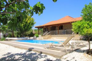Alquiler Vacacional - Private peaceful enclosed Villa with own Pool, Free Wifi and Extensive Gardens