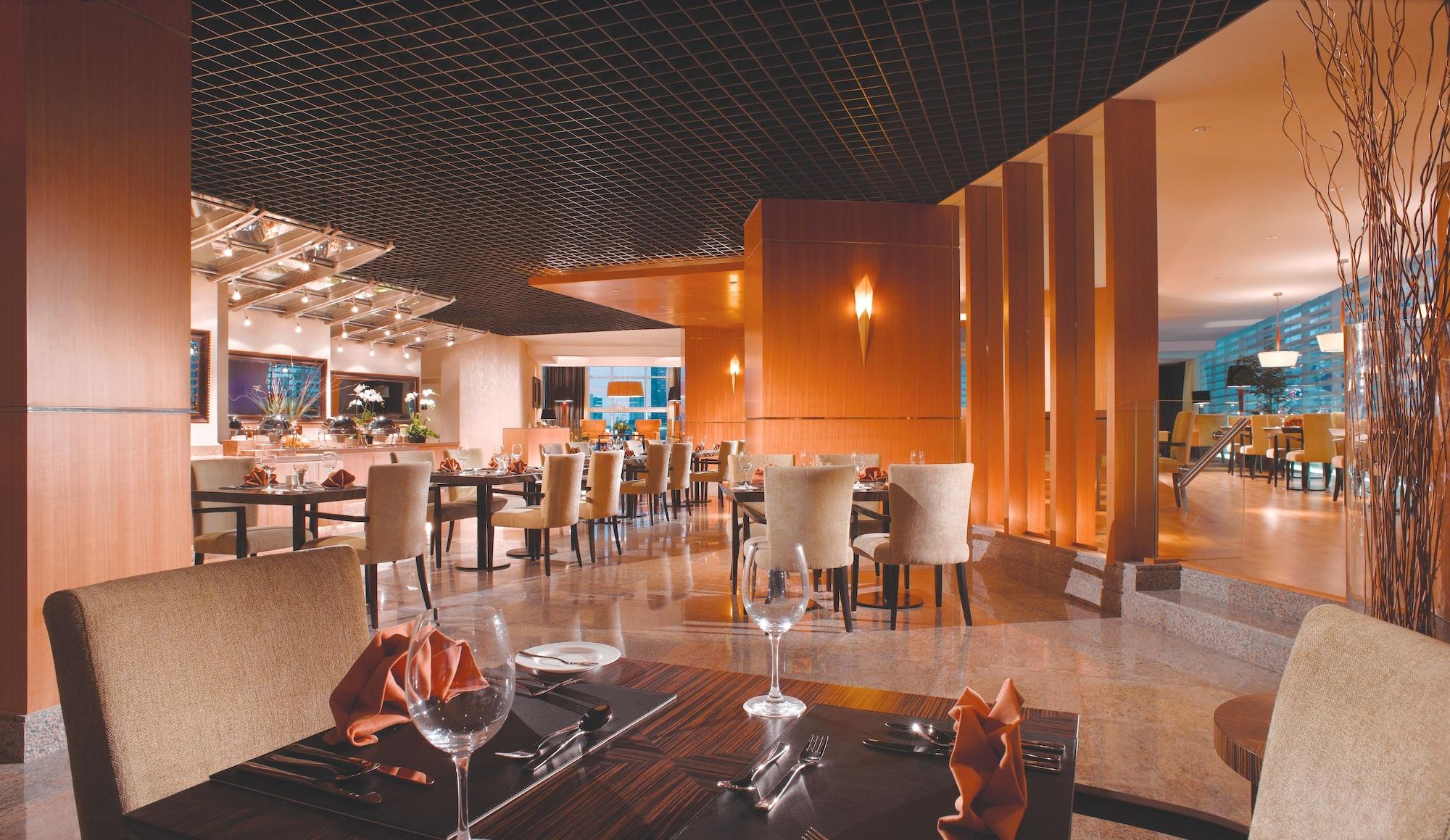 Restaurant Oakwood Premier Cozmo Jakarta