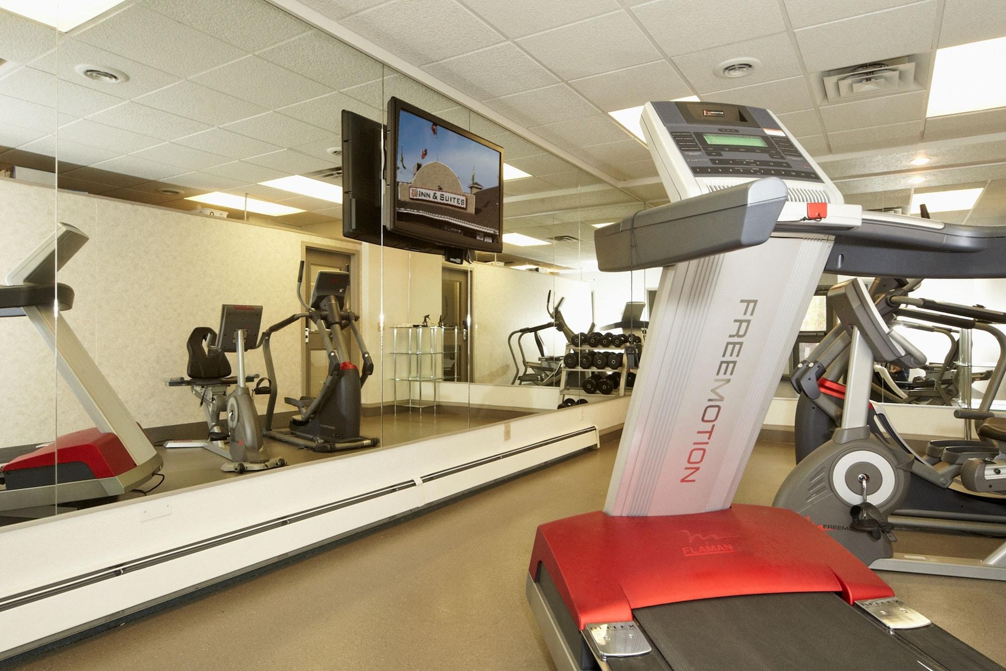 Gimnasio Colonial Square Inn & Suites