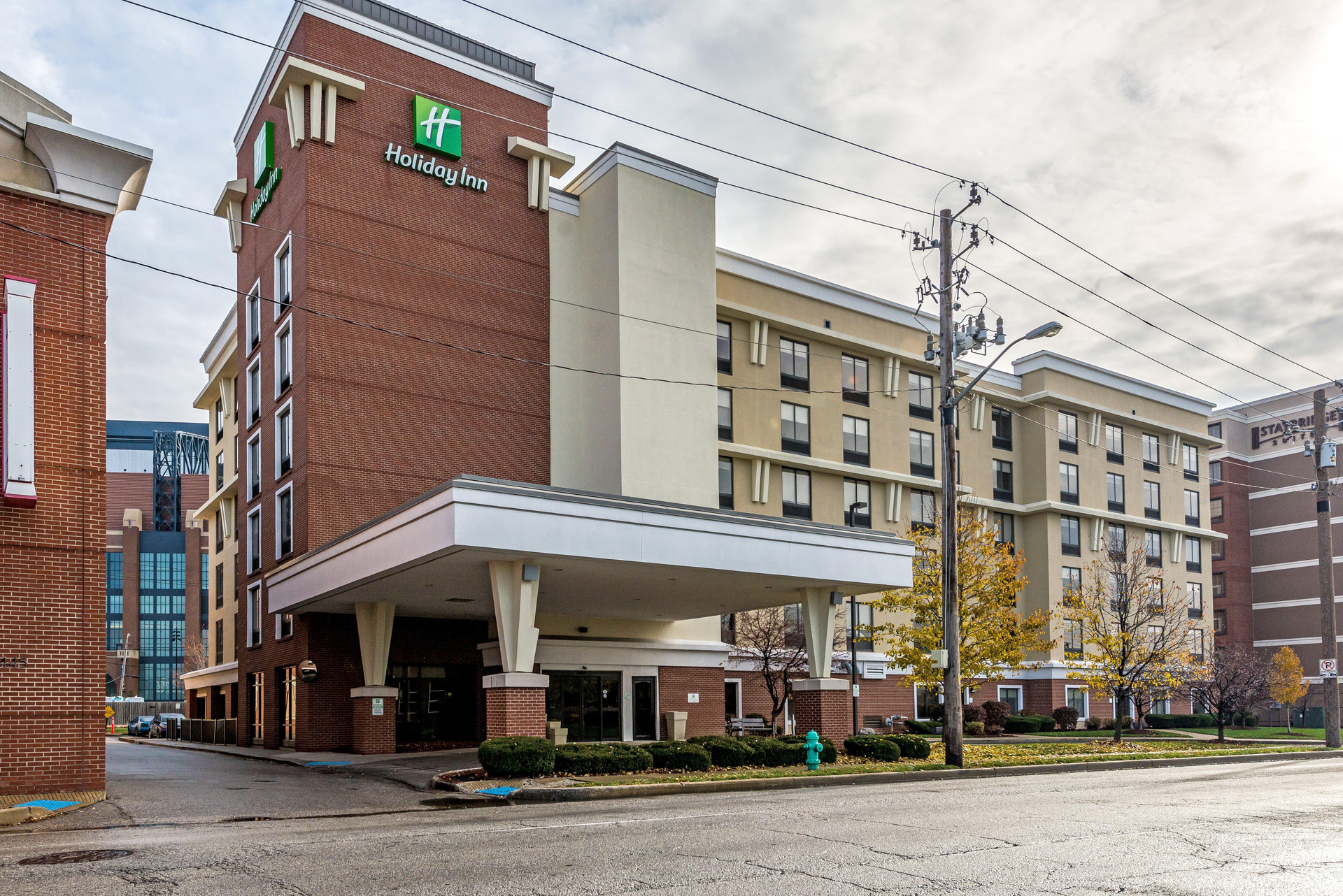 Vista Exterior Holiday Inn Indianapolis Downtown by IHG