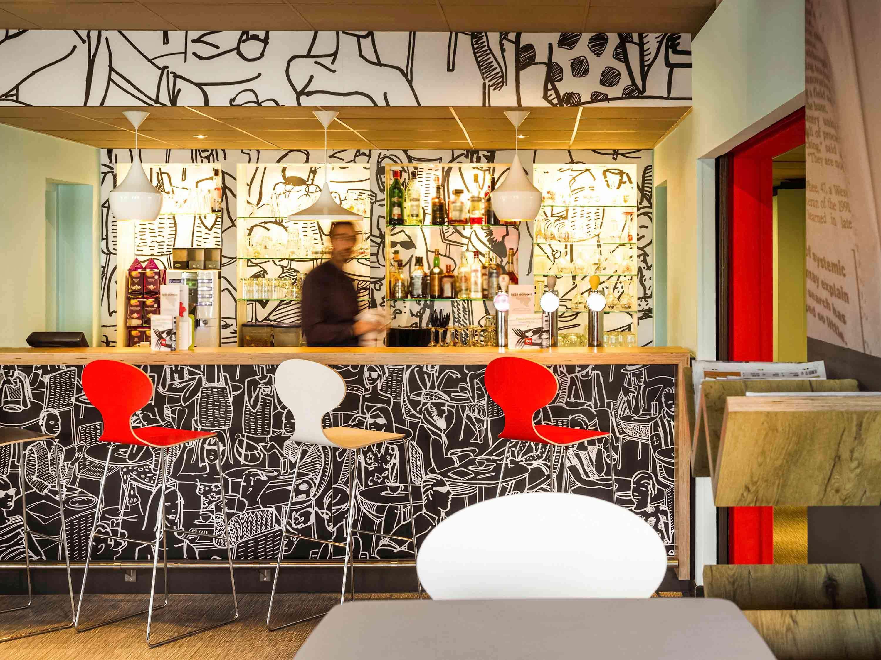 Bar/Salón ibis Brussels Airport