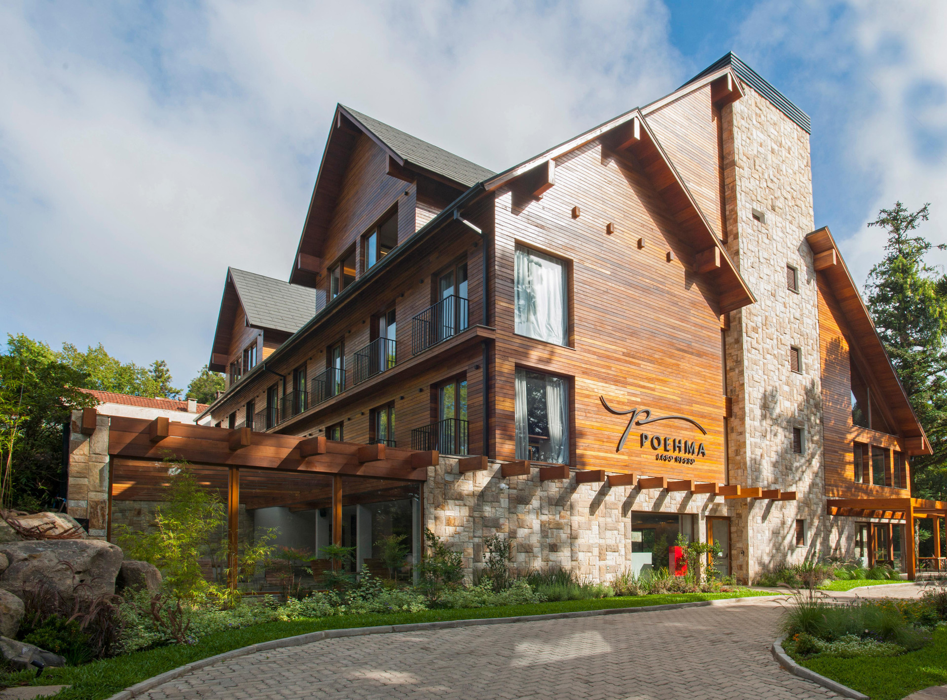 Vista Exterior Poehma Lago Negro by Livá OFICIAL