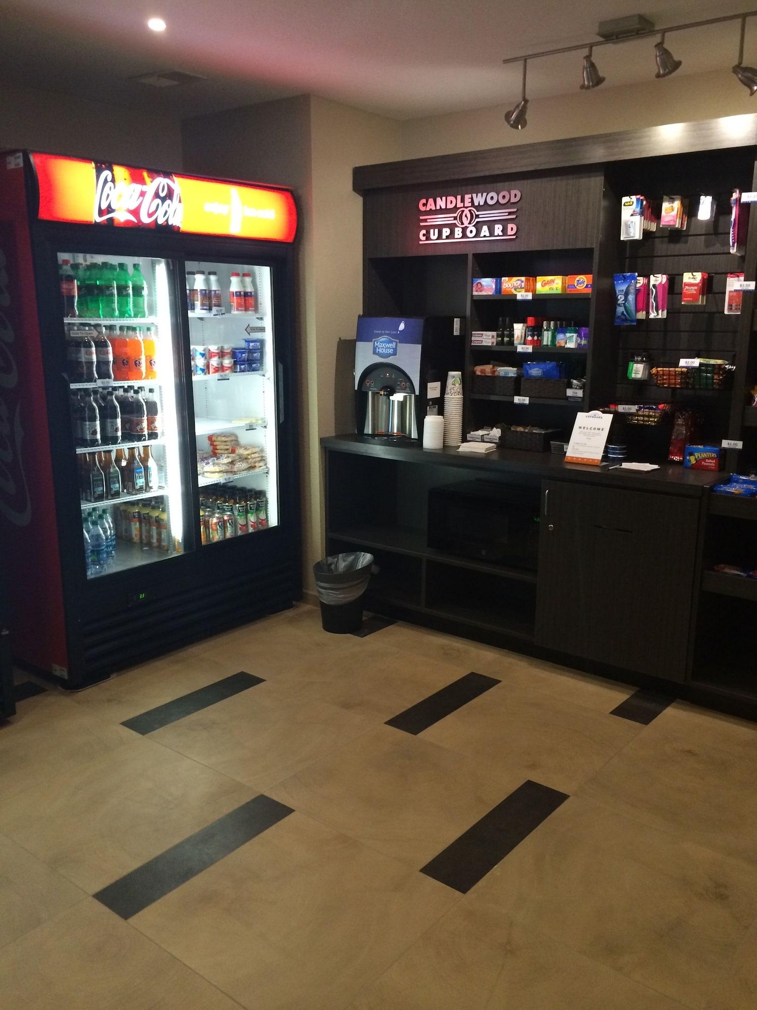 Bar/Salón Candlewood Suites Bloomington by IHG