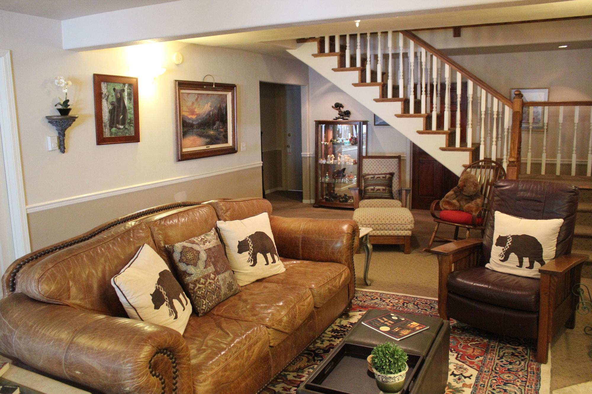 Vista Lobby Black Bear Manor