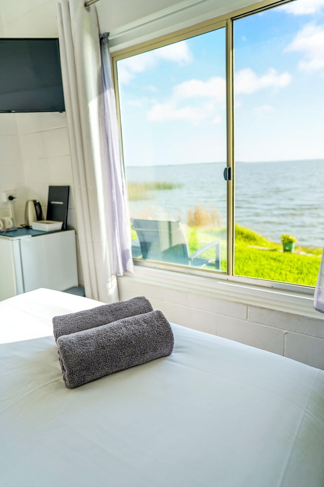 Varios Meningie's Waterfront Motel