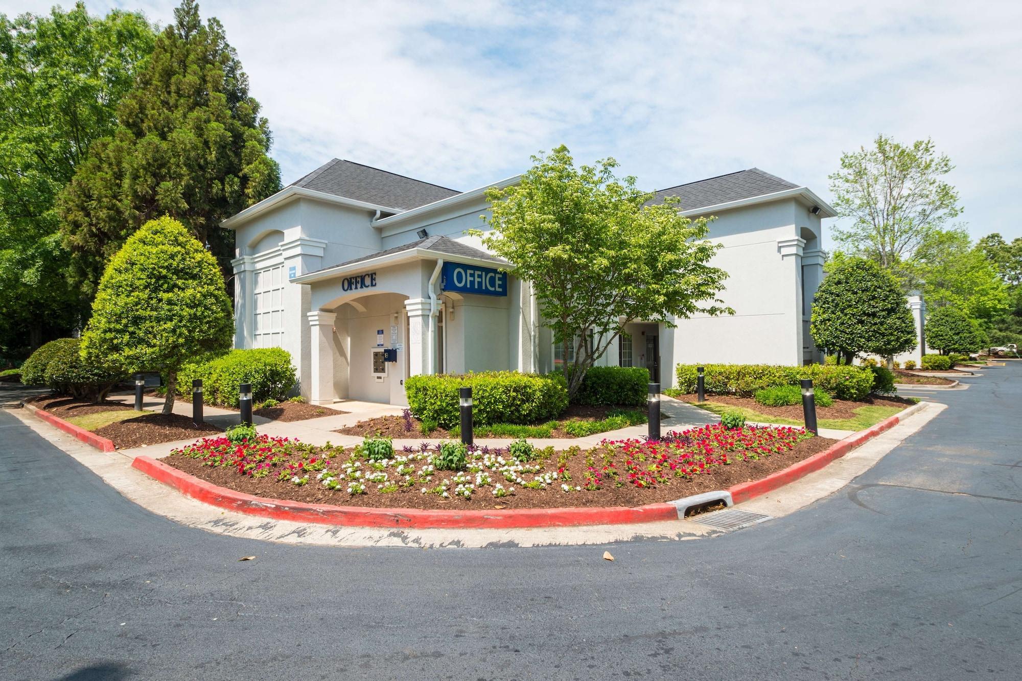 Vista Exterior Motel 6 Duluth, GA- Atlanta- Gwinnett Place
