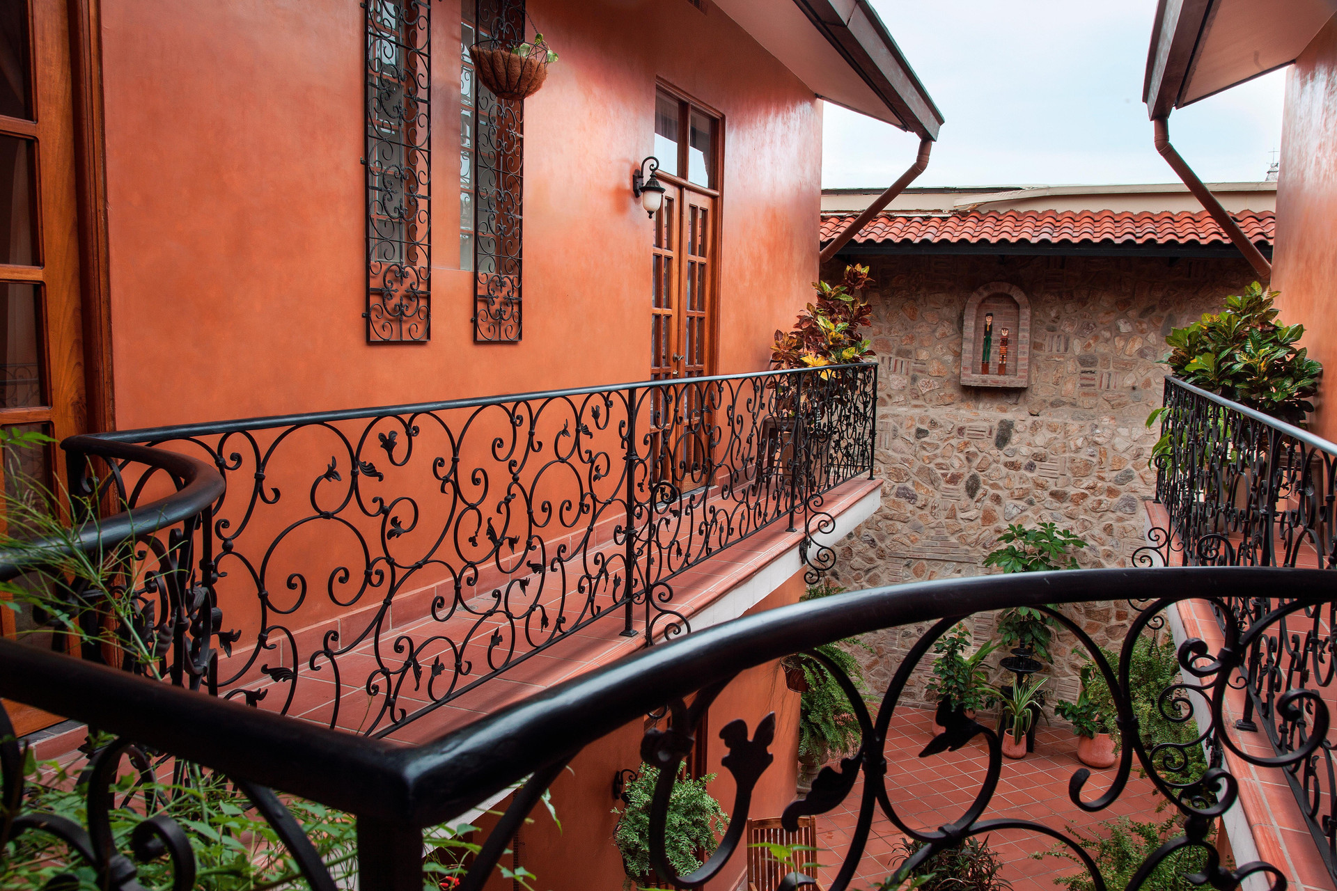 Vista Exterior La Isabela Suites