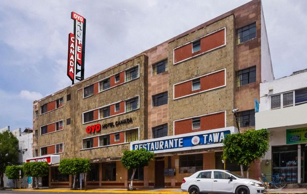 Hotel Canada - Hoteles cerca de Andares en Guadalajara