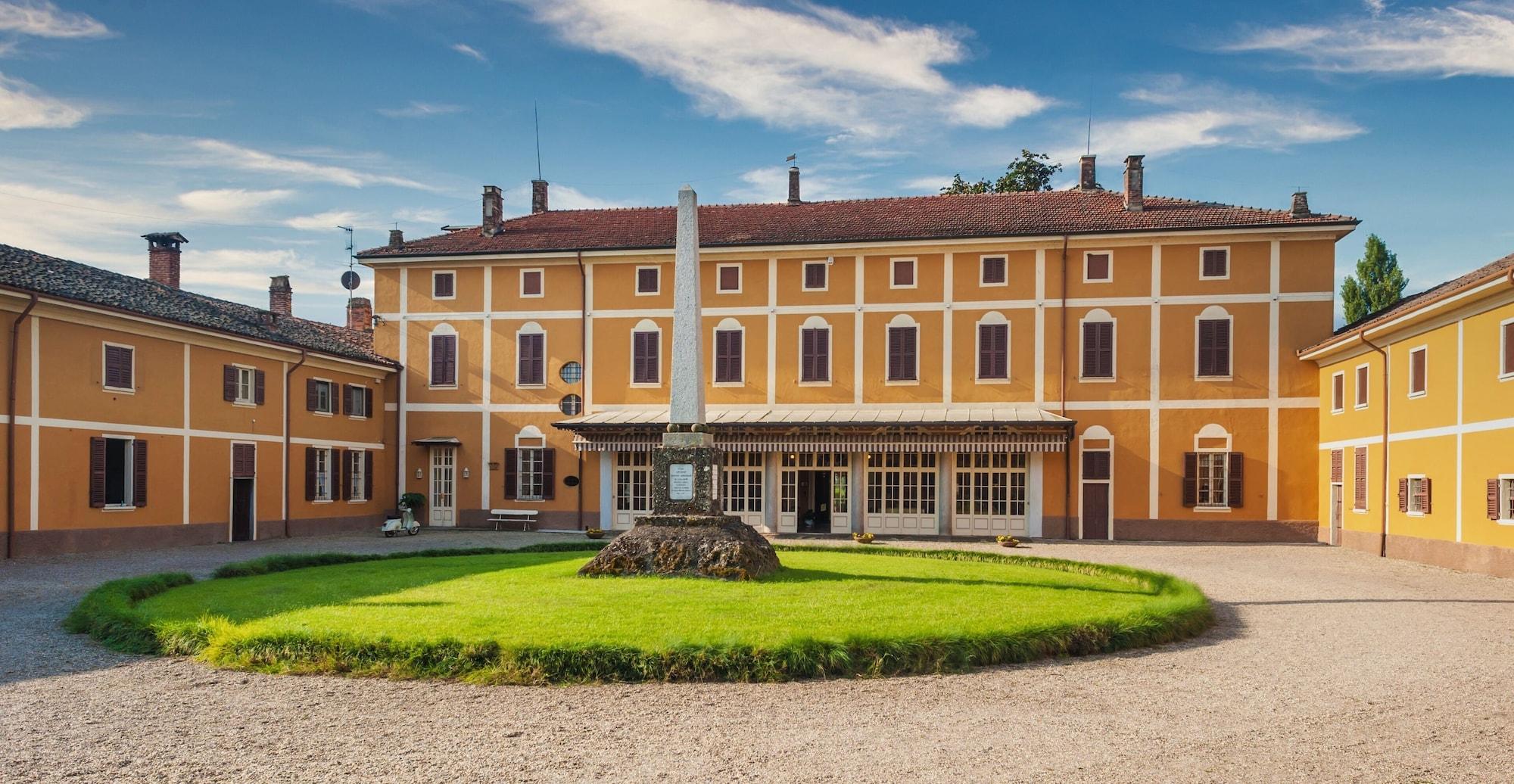 Varios Palazzo Cavagna Sangiuliani