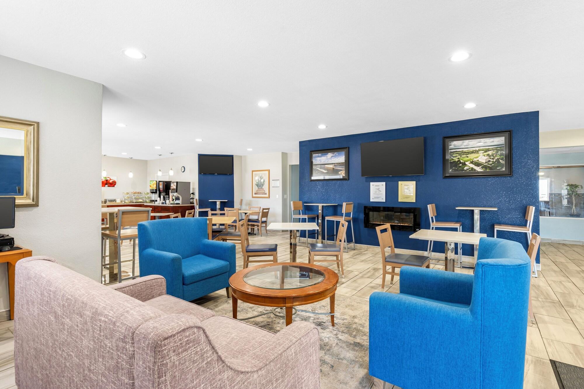 Vista Lobby Quality Inn & Suites Keokuk North