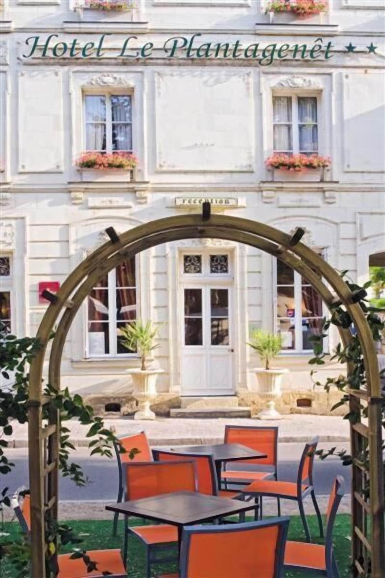 Vista Exterior Brit Hotel Chinon le Lion d'Or