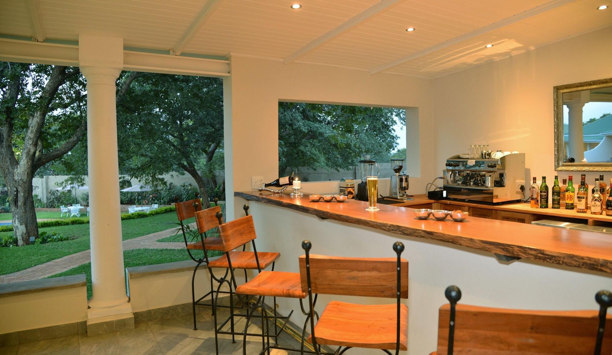 Bar/Salón Batonka Guest Lodge