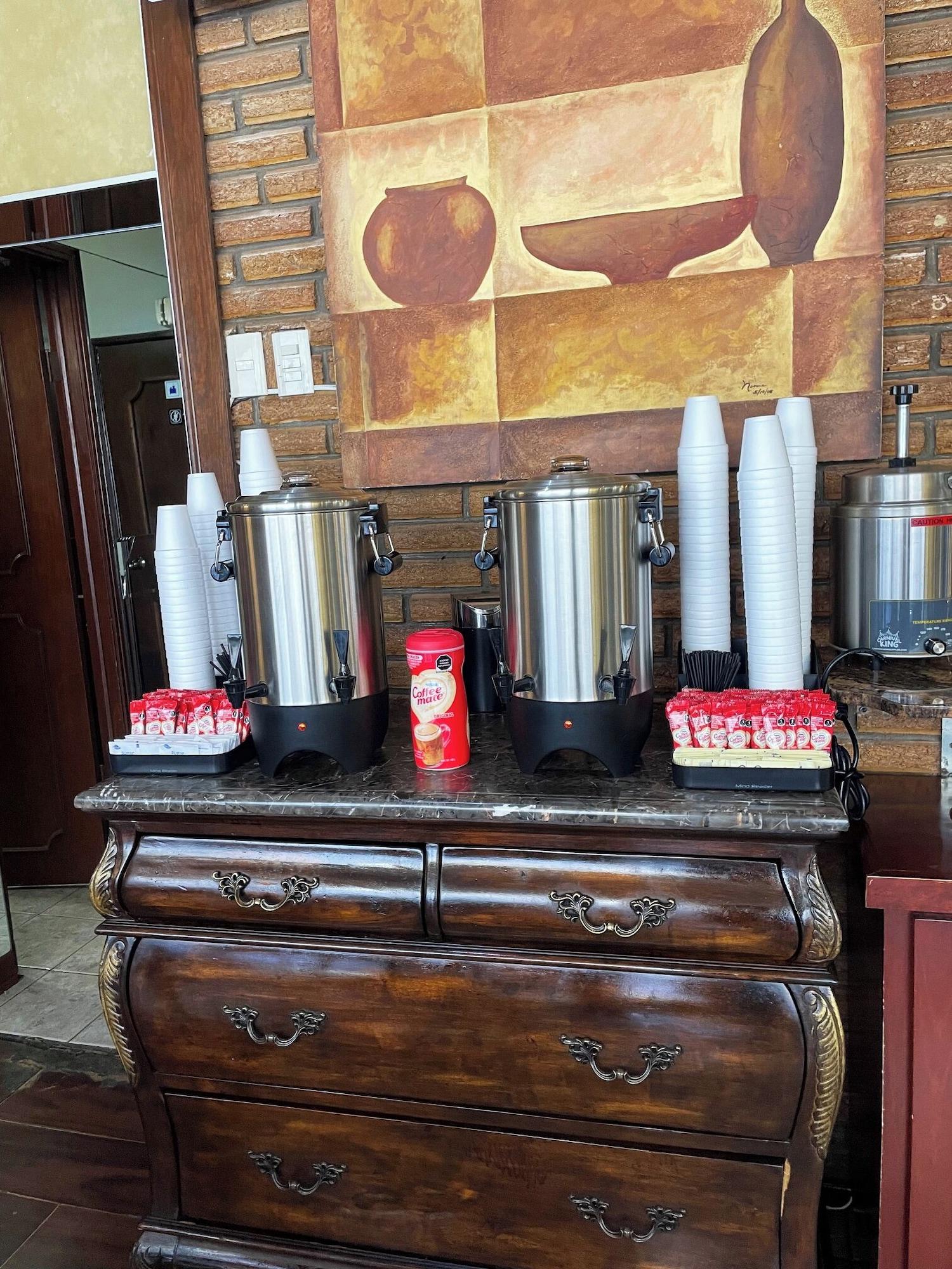 Bar/Salón Autel Rio Inn Luxury Inns