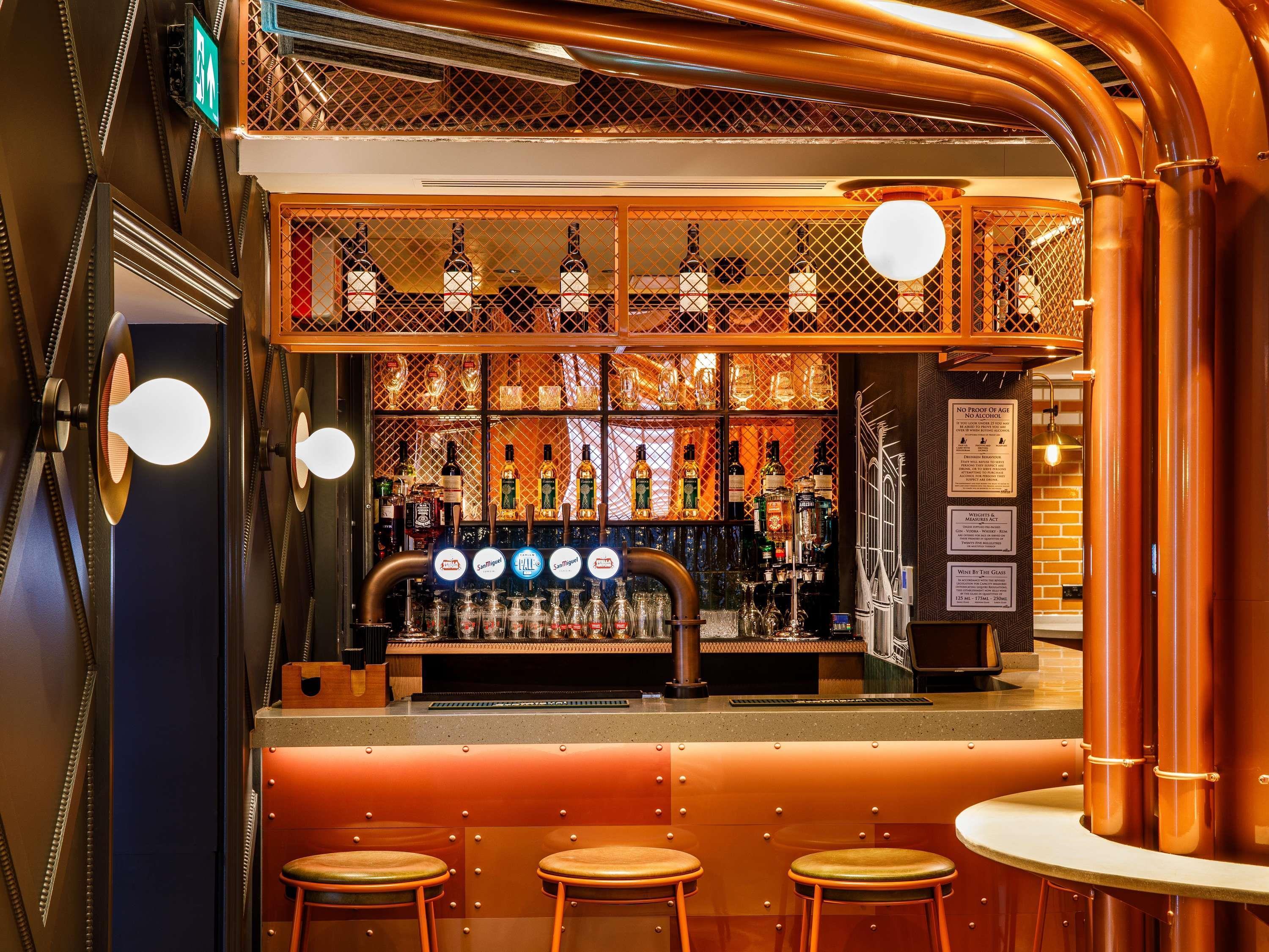 Bar/Salón ibis Styles York Centre