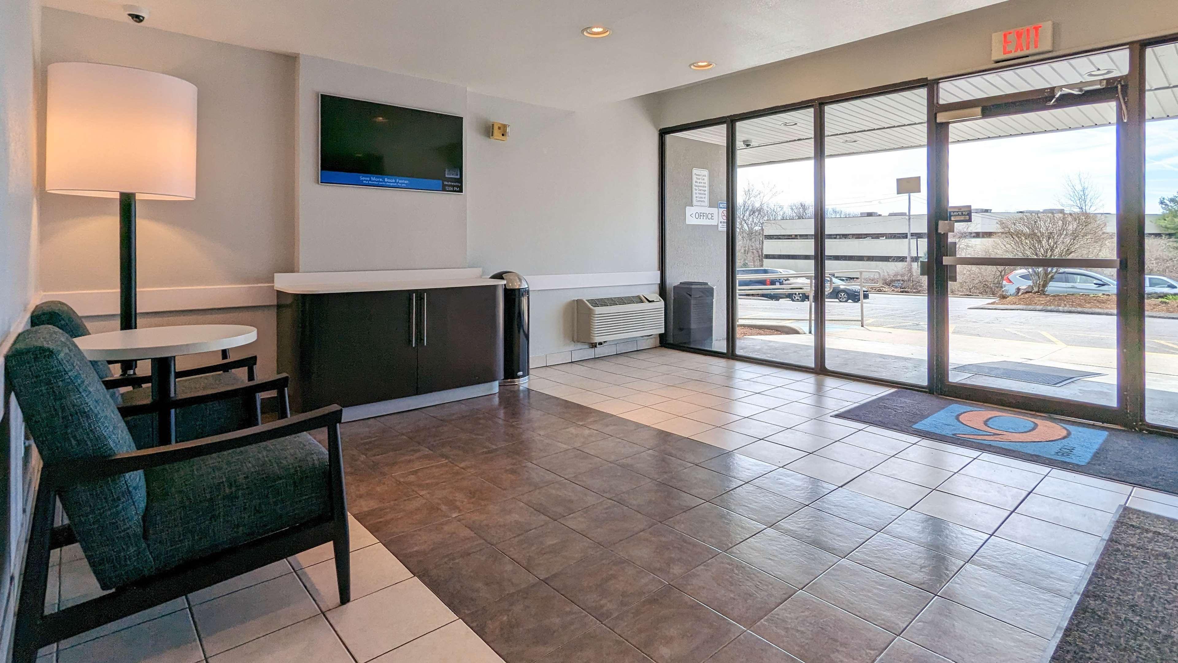 Vista Lobby Motel 6 Danvers, MA - Boston North