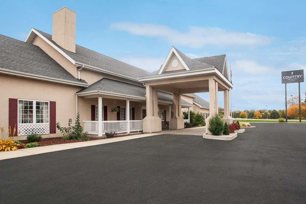 Vista Exterior Portage Inn & Suites