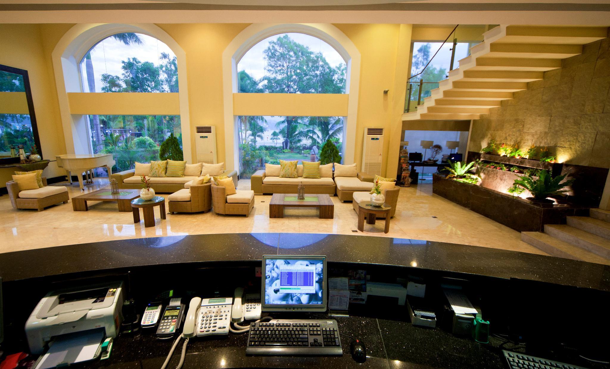 Vista Lobby The Lighthouse Marina Resort