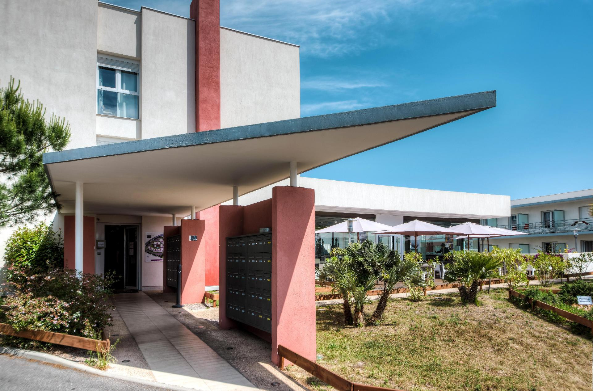 Vista Exterior Comfort Aparthotel Antibes Le Maestria