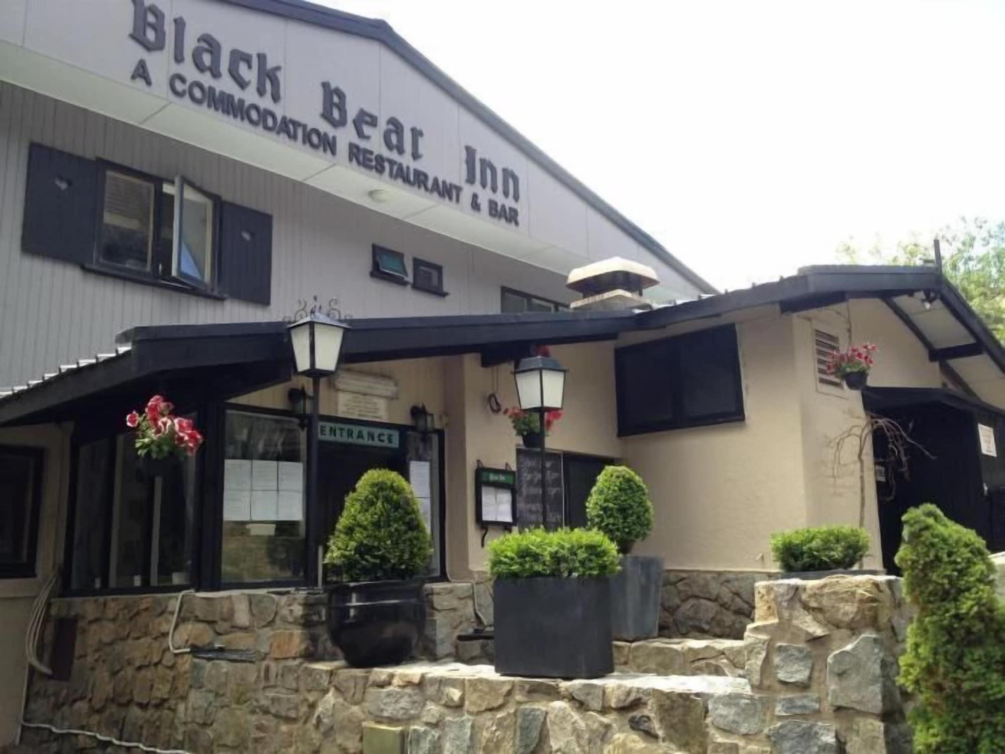 Varios Black Bear Inn
