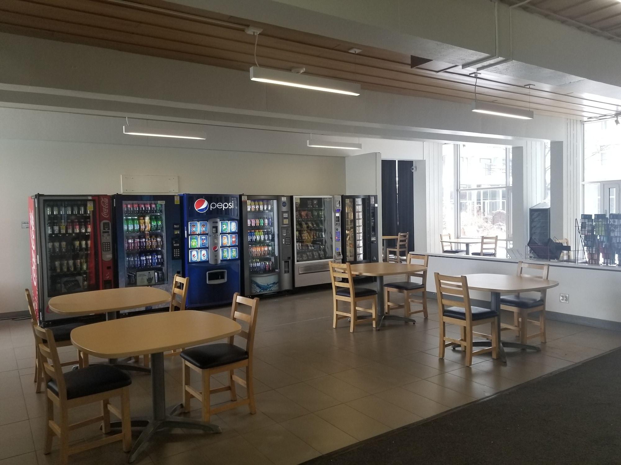 Bar/Salón Residences Université Laval - Campus Accommodation