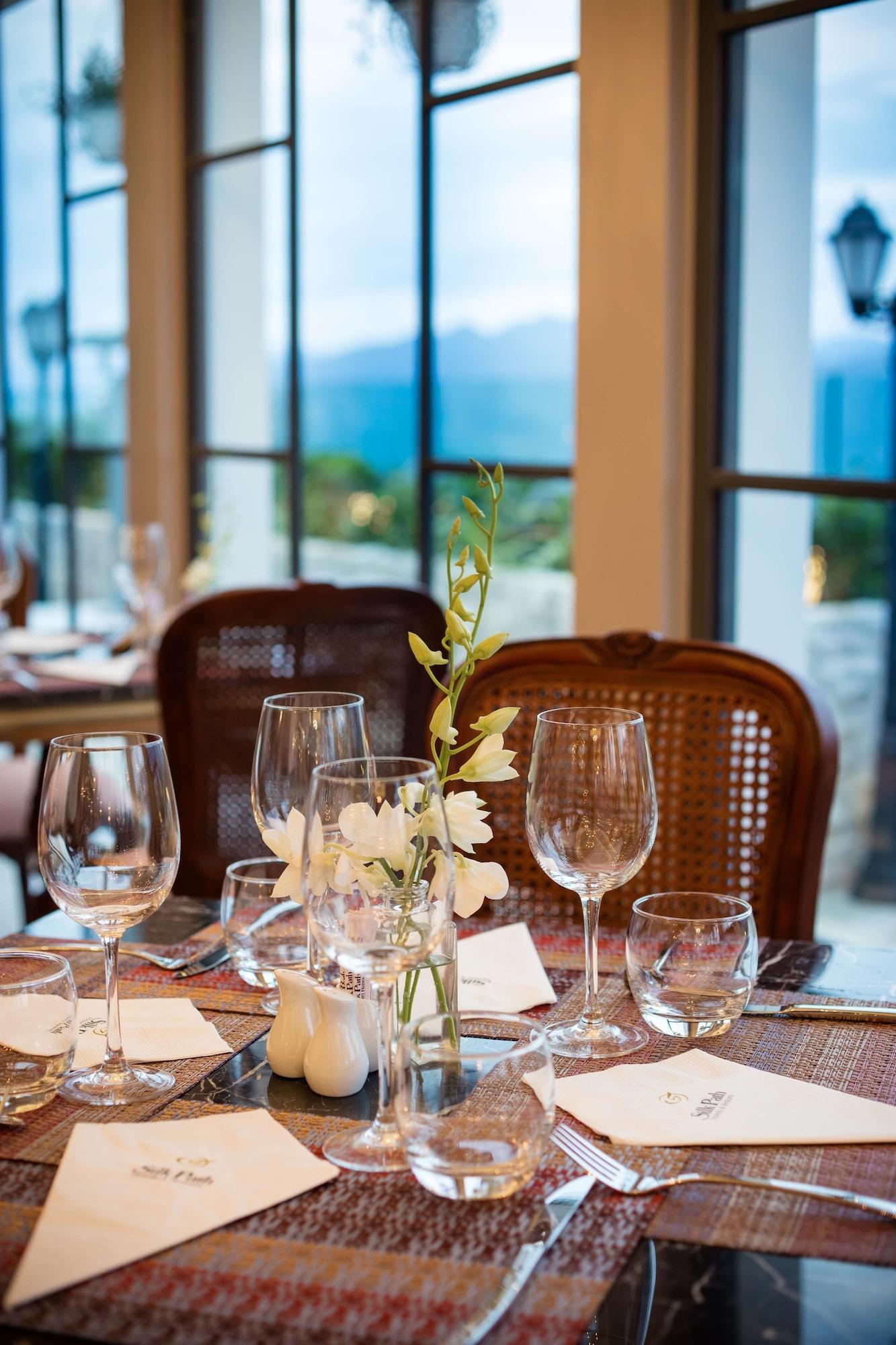 Restaurant Silk Path Grand Sapa Resort & Spa