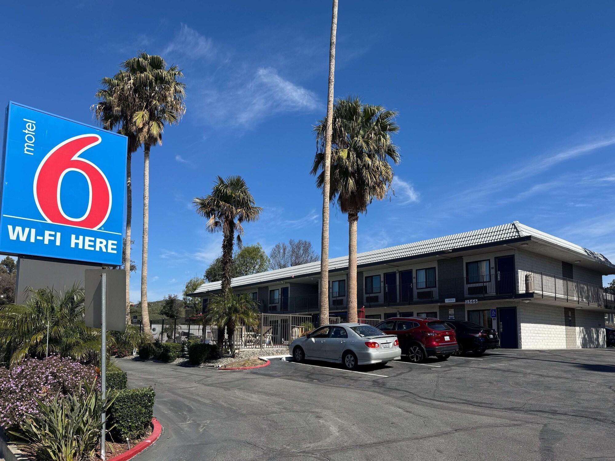 Varios Motel 6 Simi Valley, CA