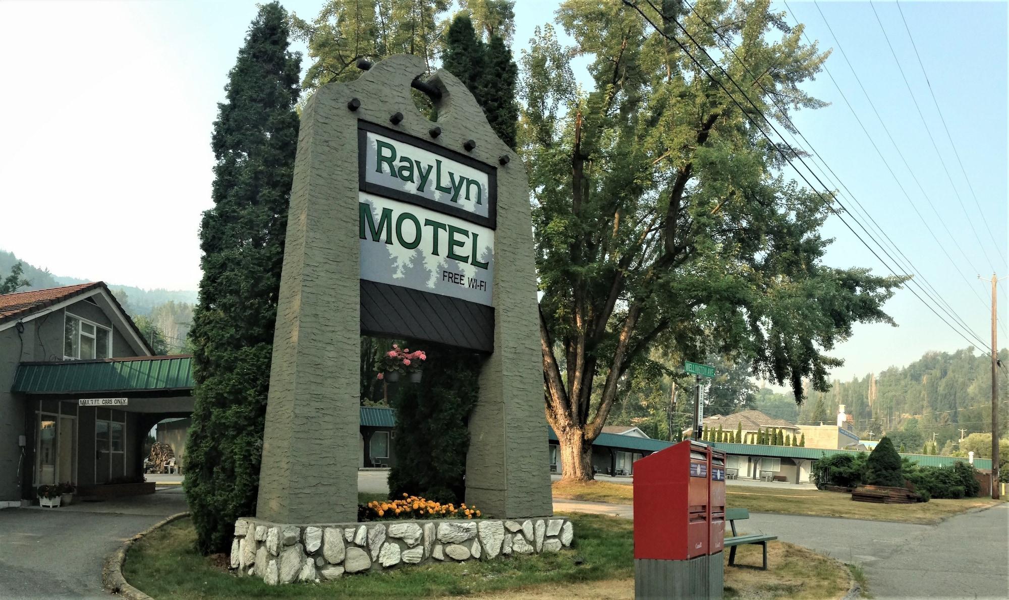 Varios Ray Lyn Motel
