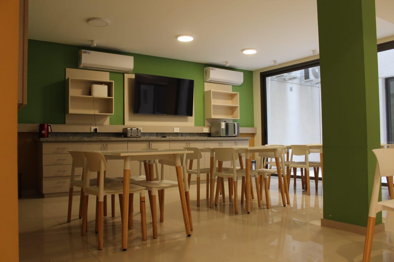 Área de desayuno Nómade Hostel mdz