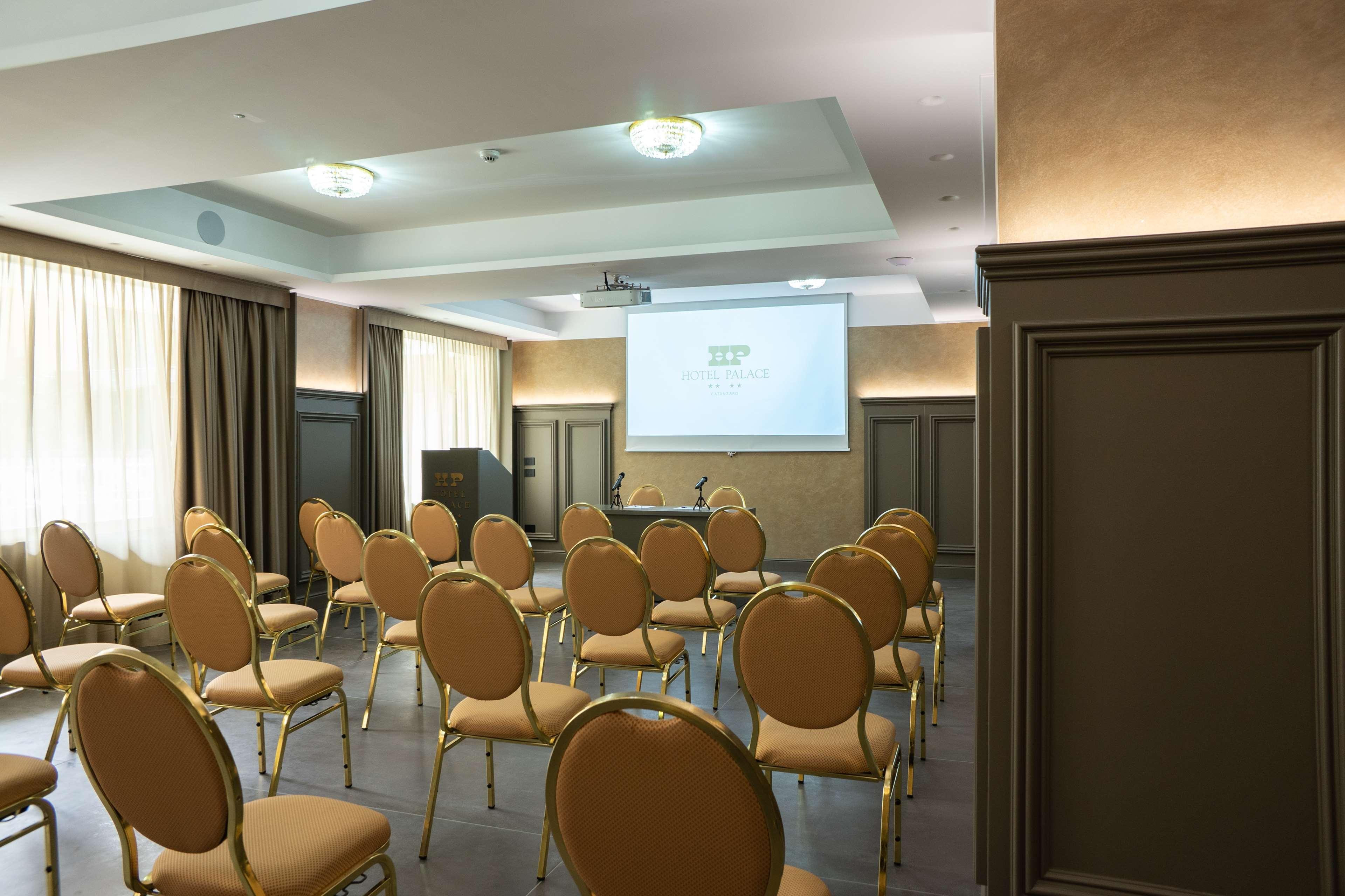 Centro de Negocios Hotel Palace