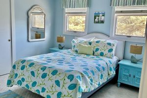 Alquiler Vacacional - 4bed3bth beautiful tranquil home, 1 mile 2 town, private area, open airy comfy