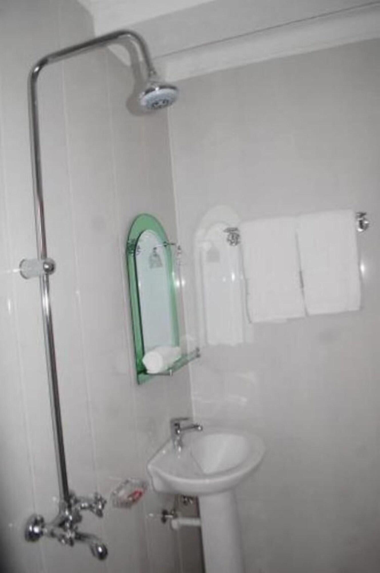 Equipamiento de Habitación TJ Global Hotel Kasese