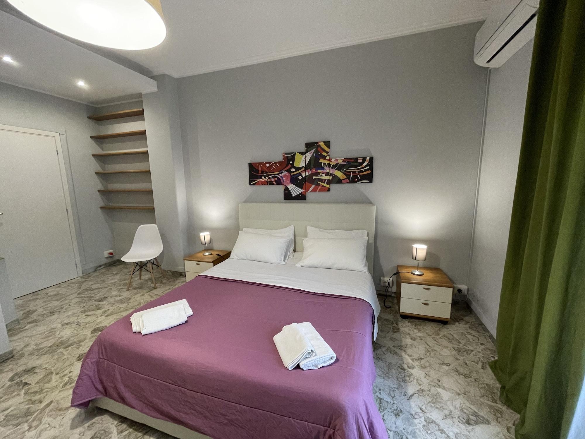 Varios Room 110