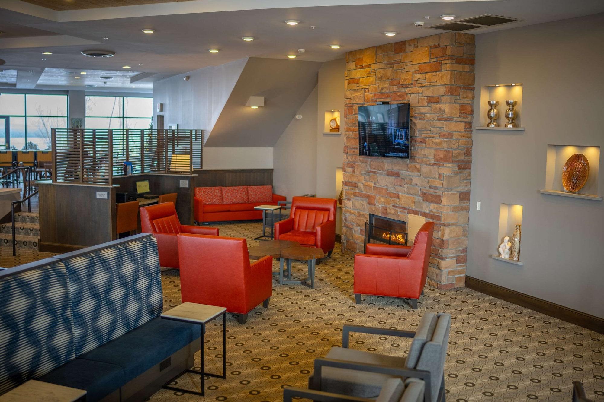 Vista Lobby Country Inn & Suites by Radisson, Bemidji, MN