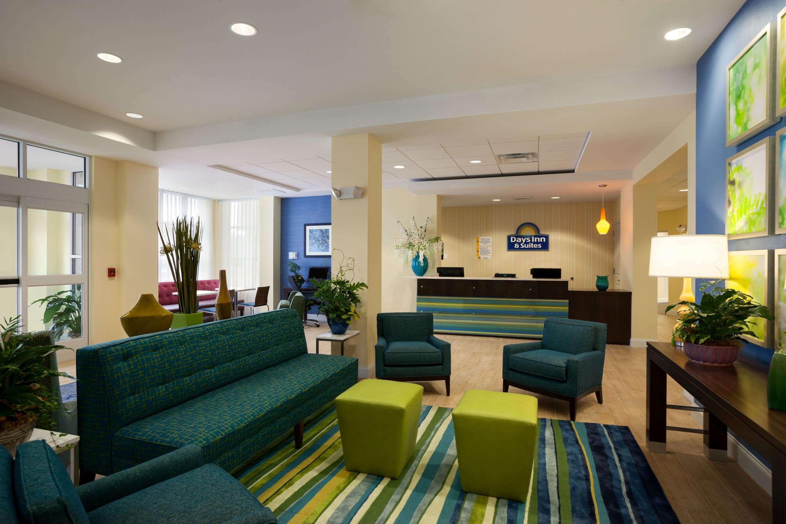 Vista Lobby Days Inn & Suites by Wyndham Altoona