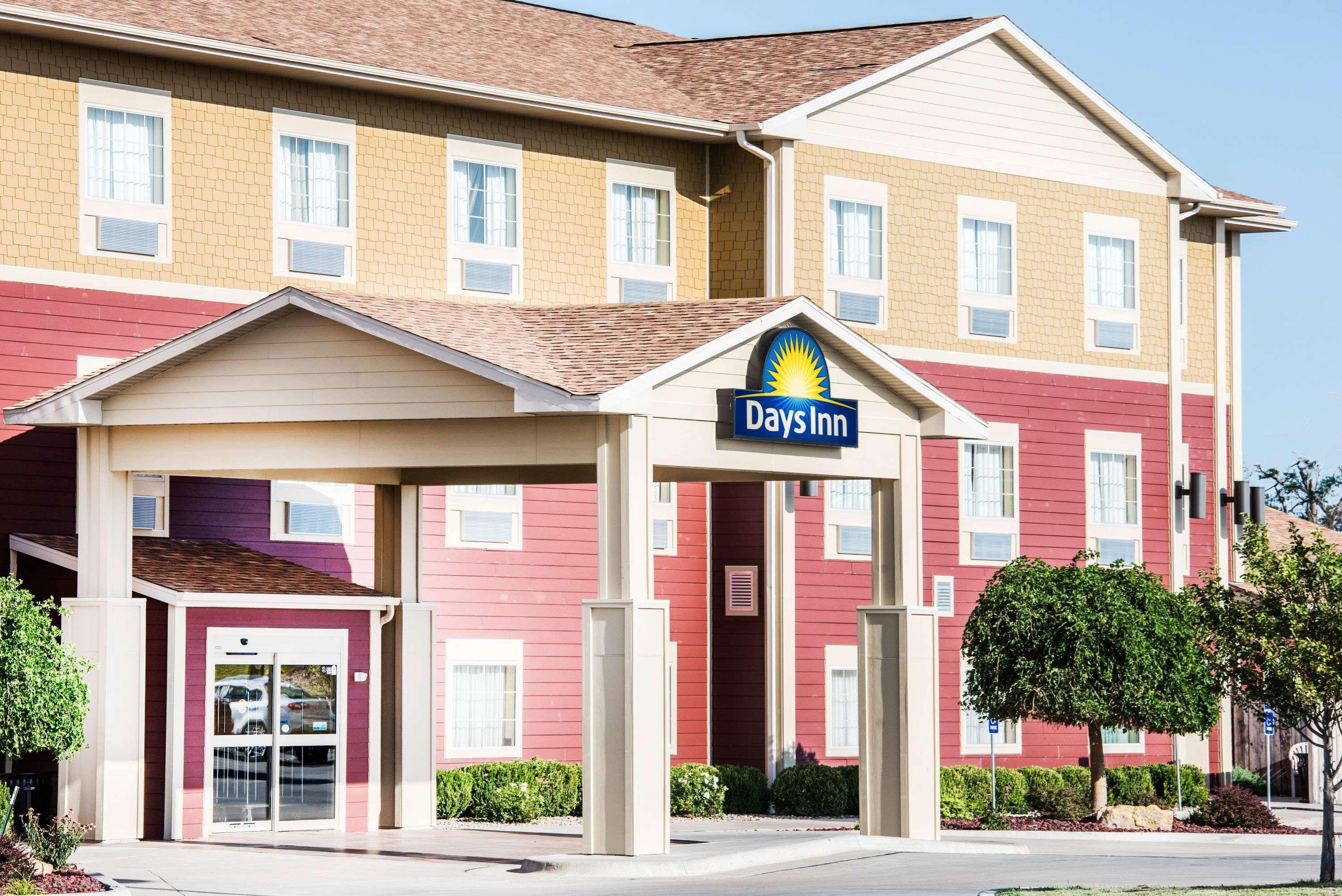 Vista Exterior Days Inn by Wyndham Ellis