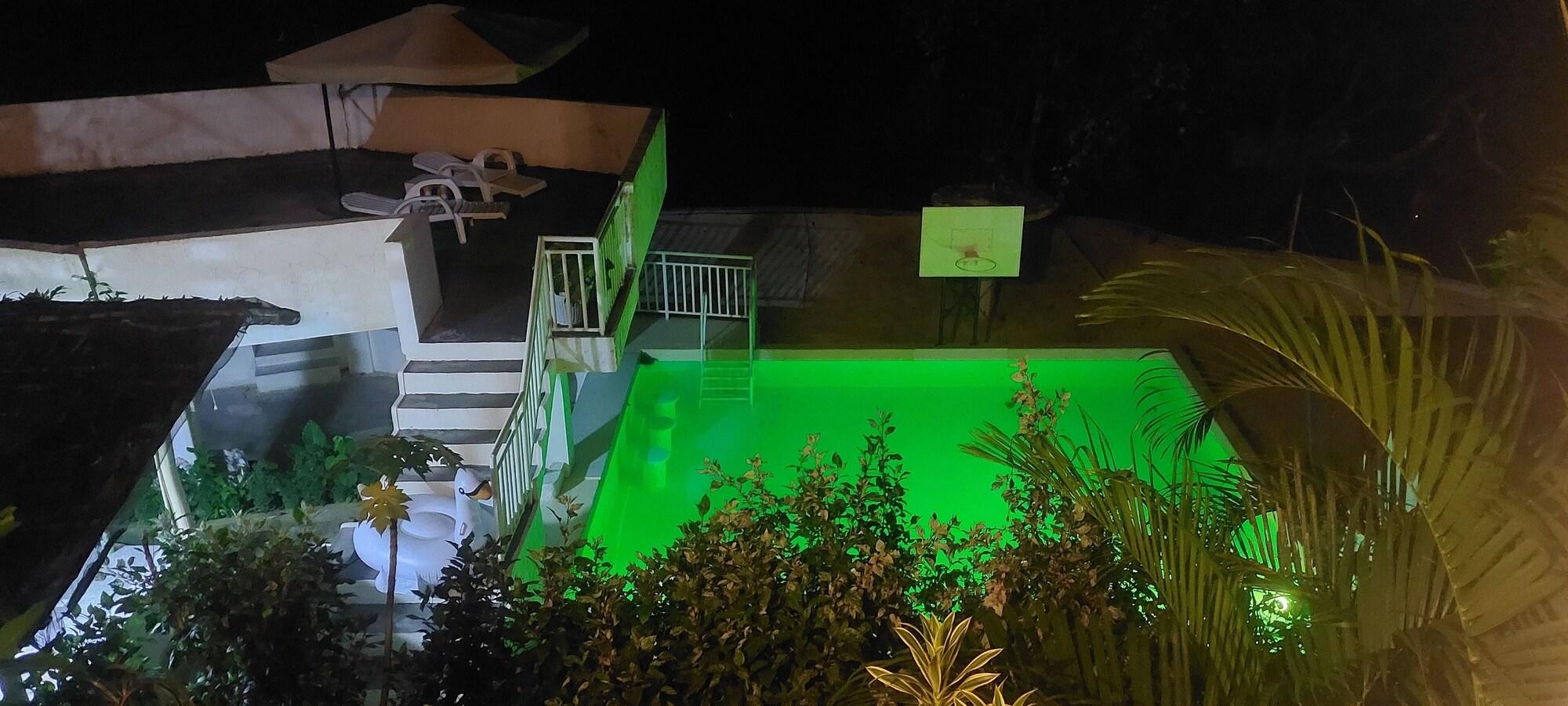 Varios A touch of pink secret garden resort