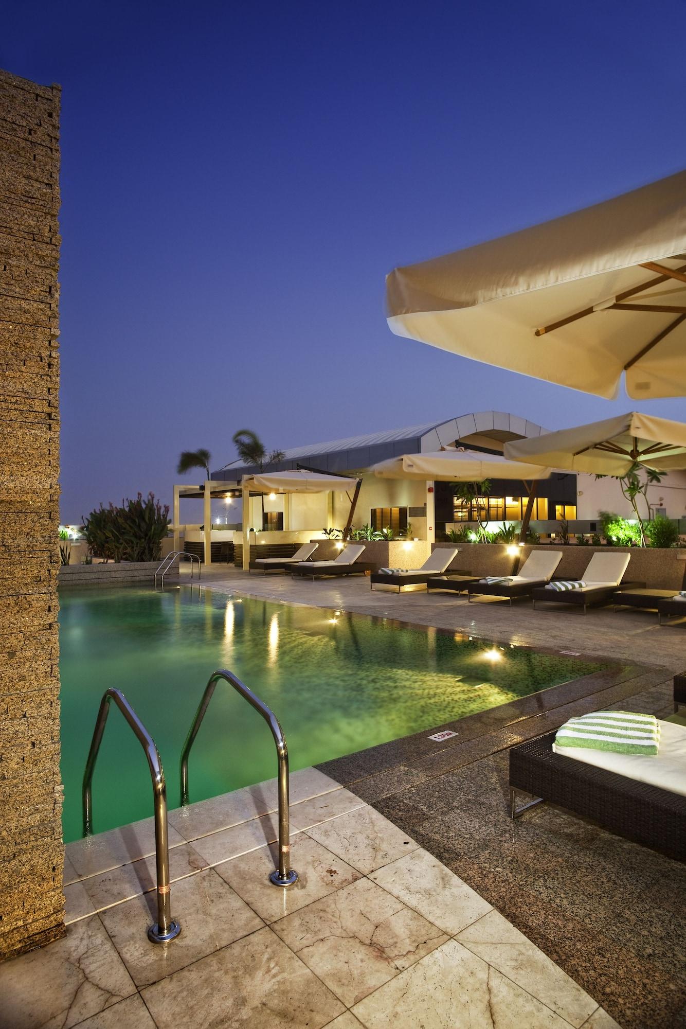 Vista Piscina Novotel Suites Mall Avenue Dubai