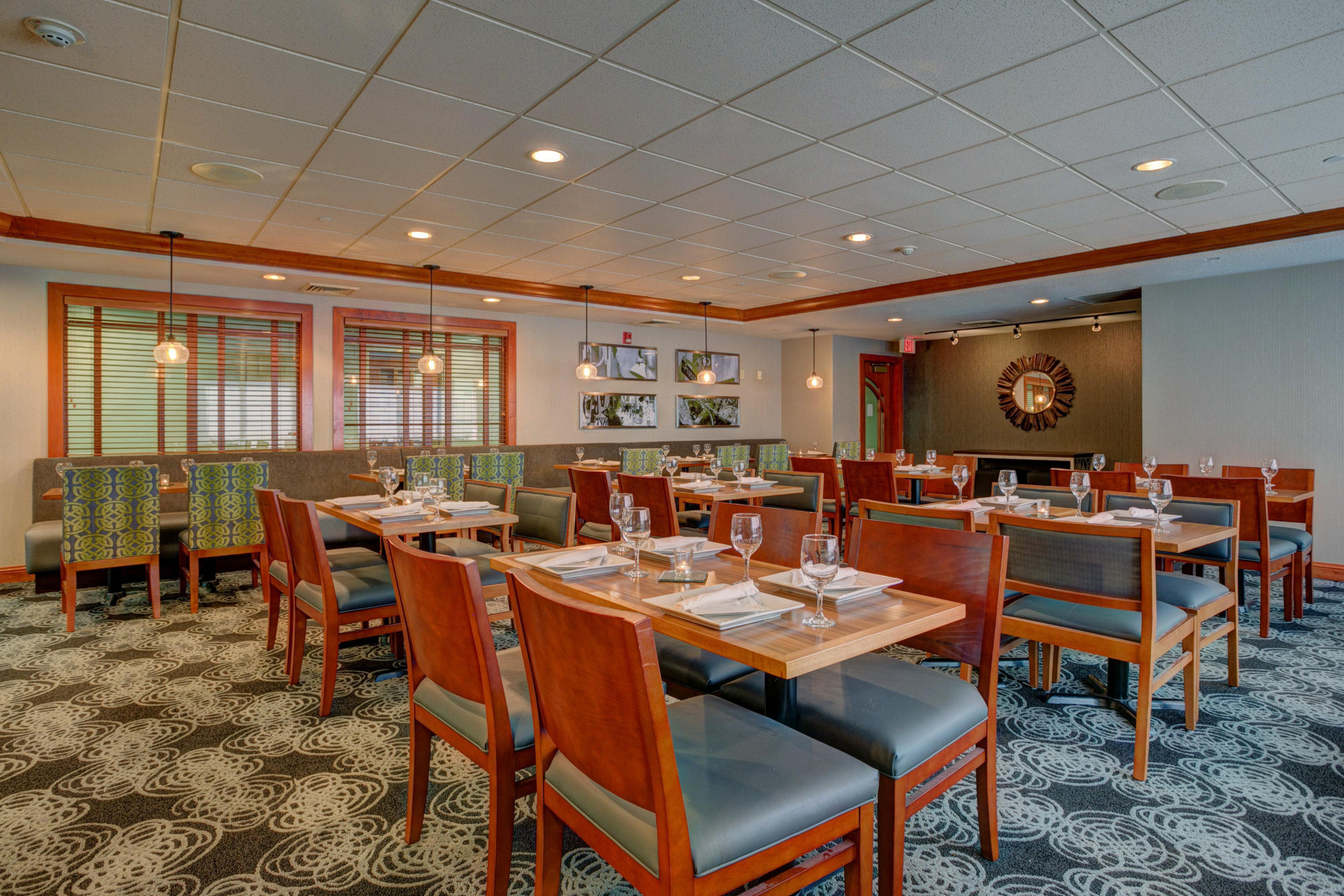 Bar/Salón Holiday Inn Hotel & Suites-Milwaukee Airport by IHG