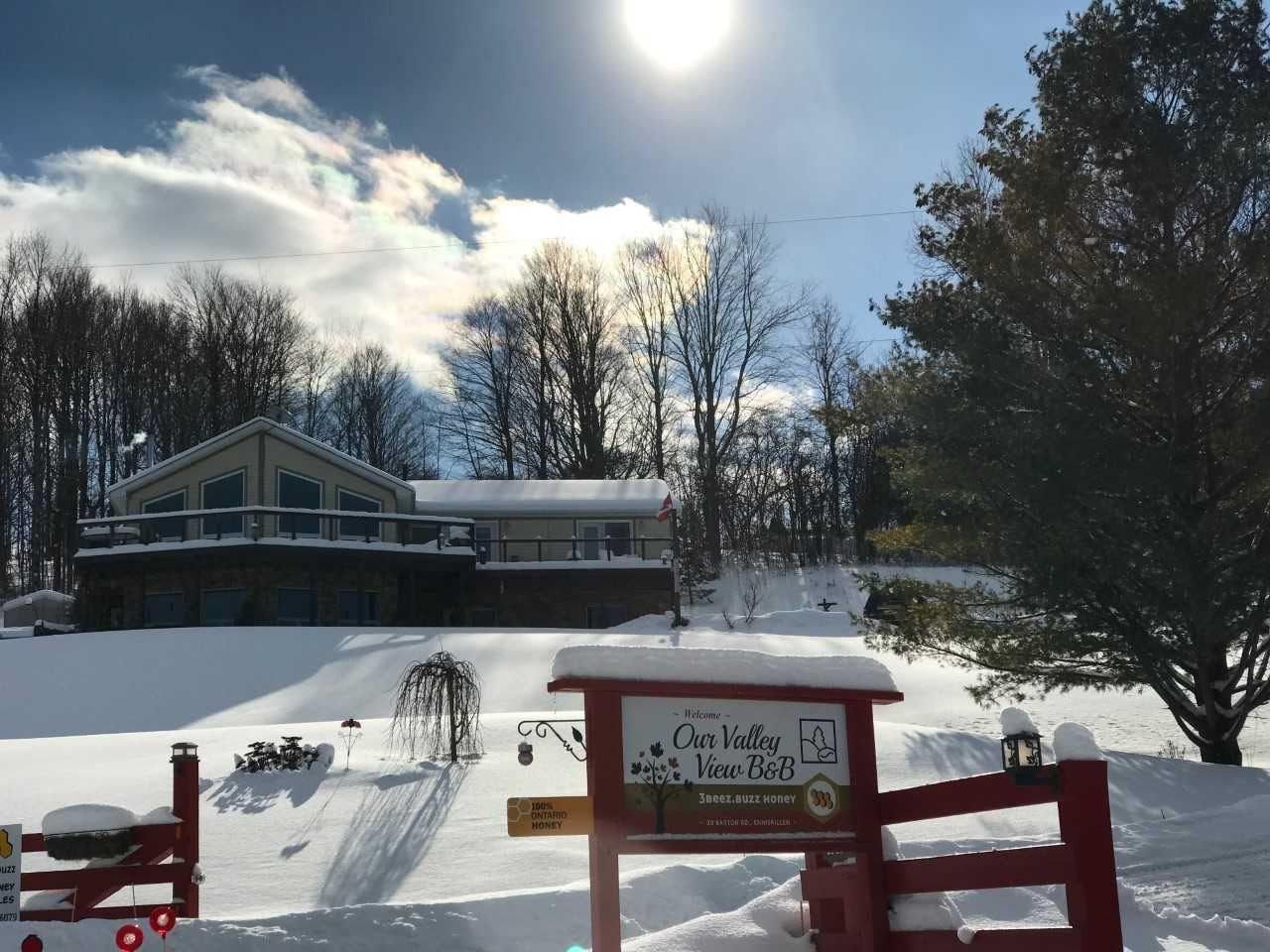 Varios Our Valley View Bed & Breakfast