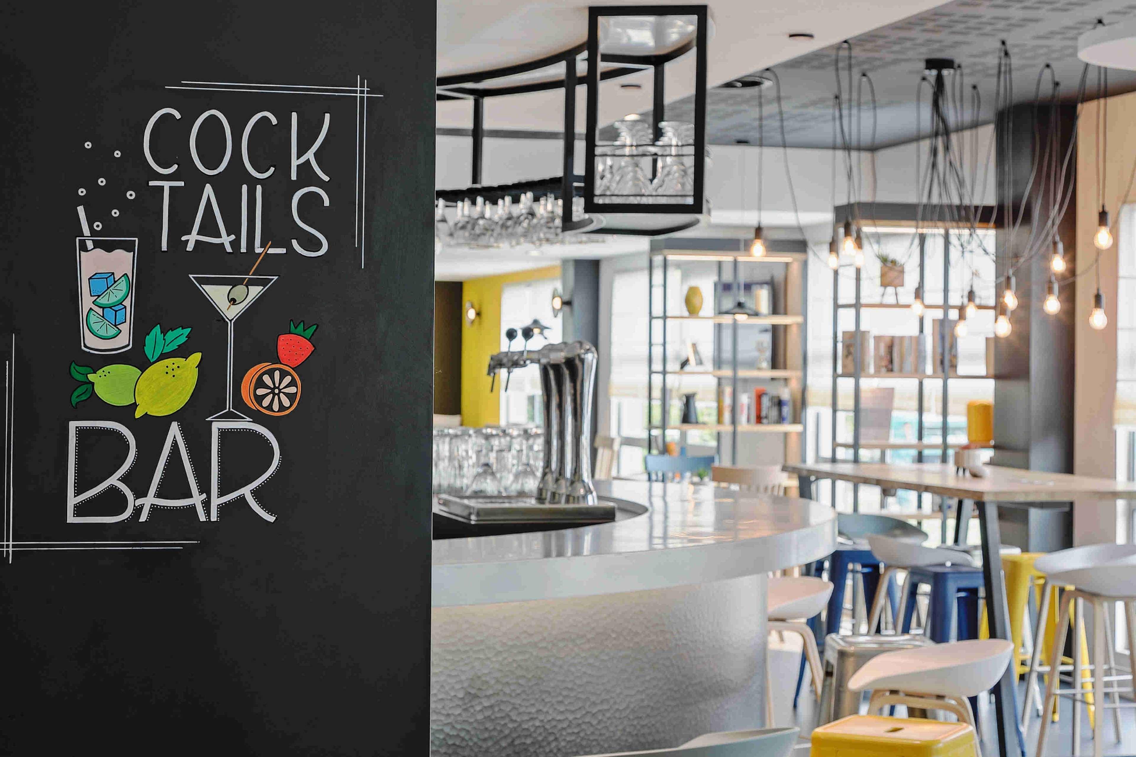 Bar/Salón Campanile Roissy Le Mesnil Amelot