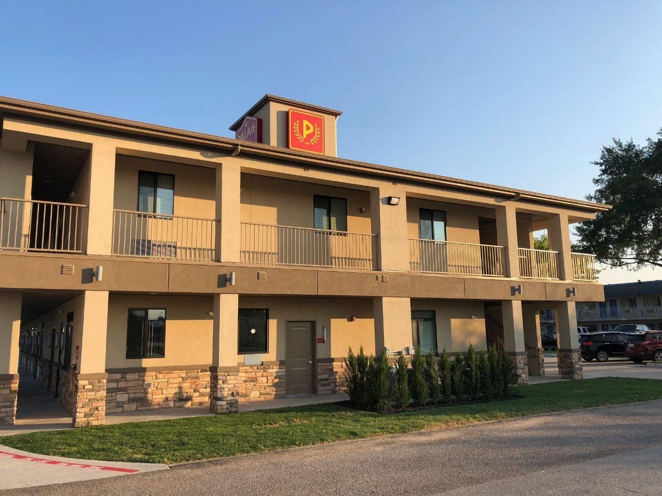 Vista Exterior Palace Inn Conroe