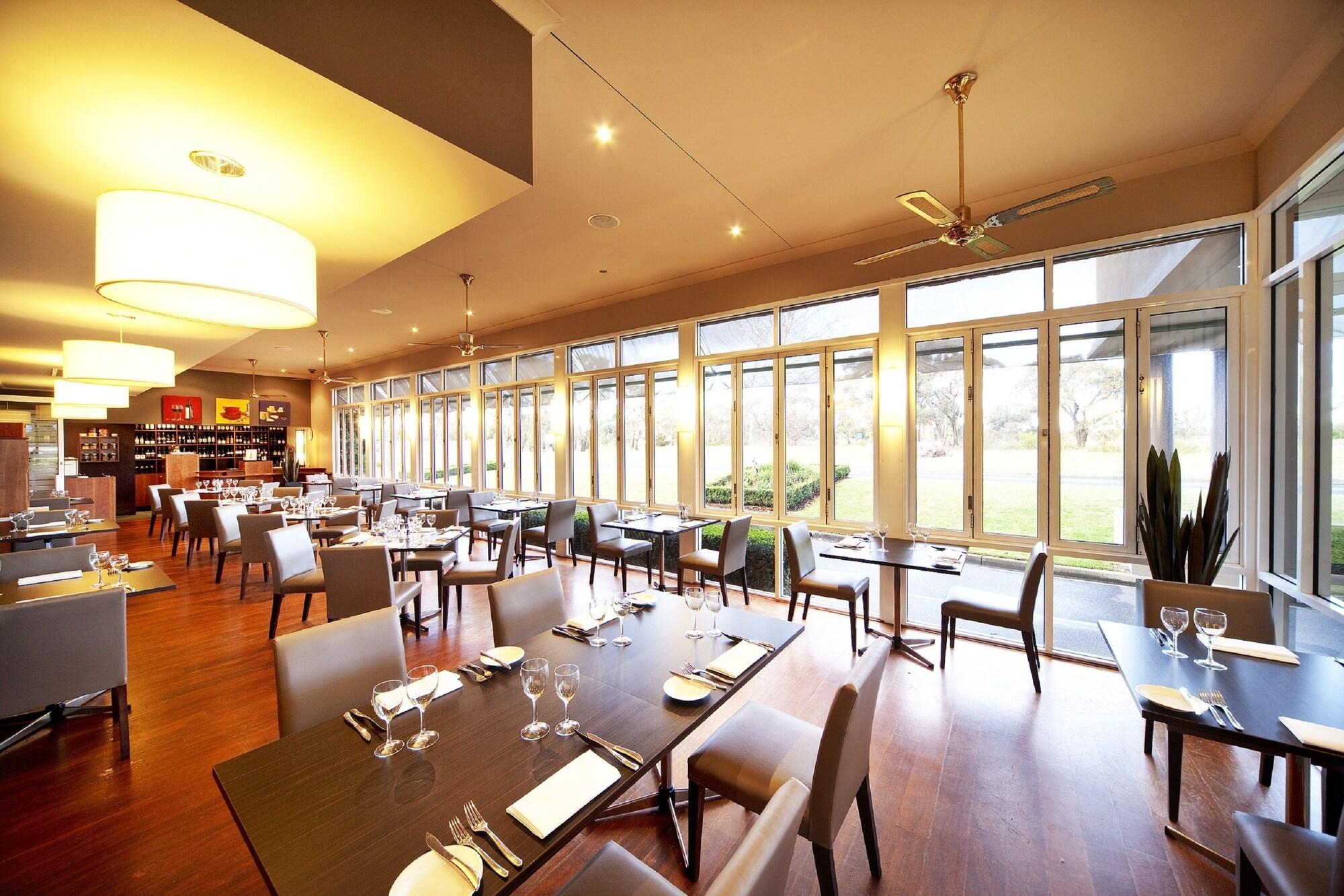 Restaurant Century Inn