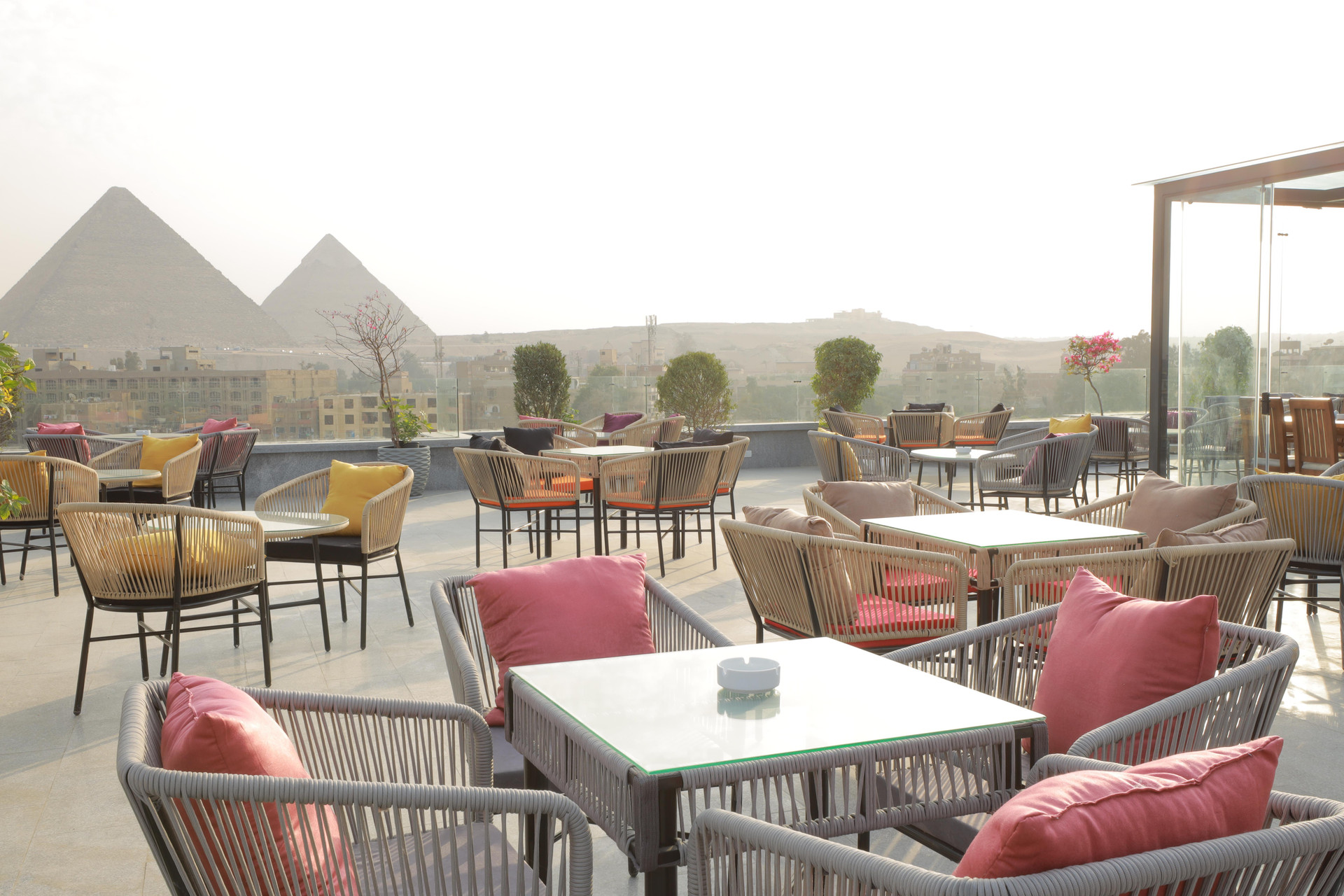 Varios Pyramid Front Hotel