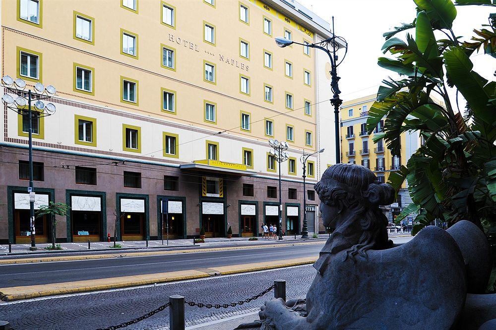 Vista da fachada Hotel Naples