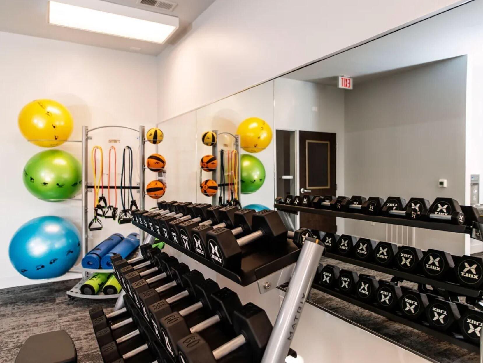 Gimnasio CozySuites Nora 3BR near Fashion Mall