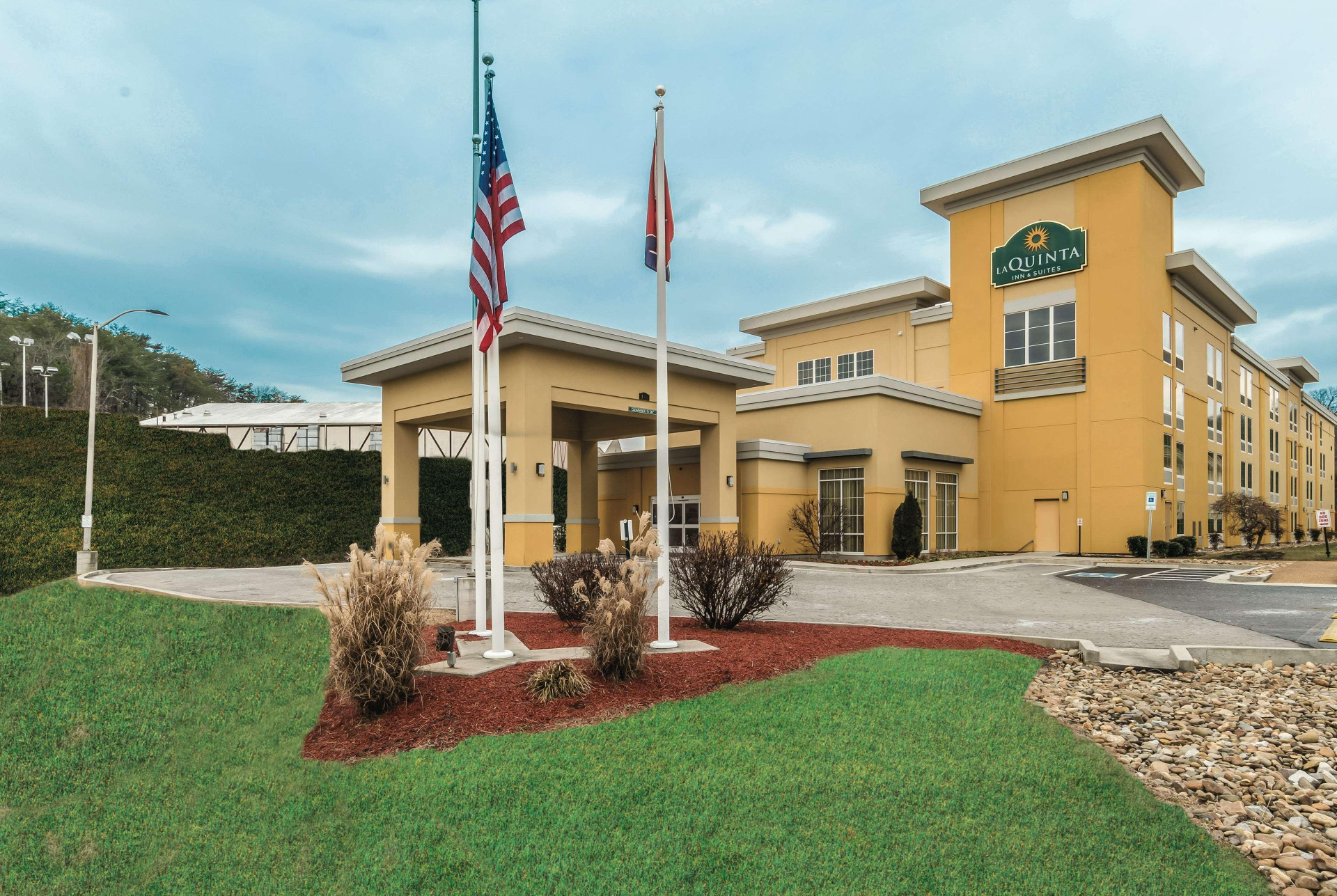 Vista Exterior La Quinta Inn & Suites by Wyndham Knoxville Papermill